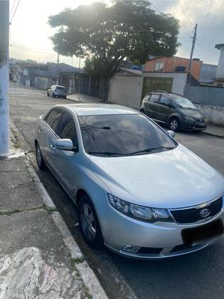 KIA CERATO 1.6 EX3 SEDAN 16V GASOLINA 4P MANUAL KIA CERATO 1.6 EX3 SEDAN 16V GASOLINA 4P MANUAL